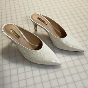 Louise et Cie mules. Size 7. White.